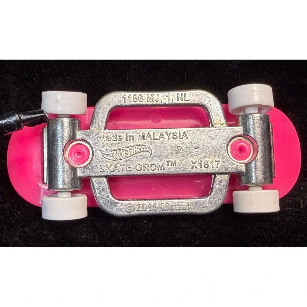 Hot Wheels-Skate Grom X1617, Tony Hawk Pink Skull Fingerboard & Figure, 2013